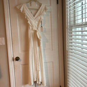 NWT Astr the label white v-neck tie front wrap dress. Size S